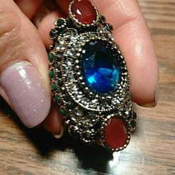 Huge Knocle to Knocks Multi Color Ladies Ring, Size 9.