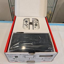 Nintendo Switch OLED White ULTIMATE Bundle - MINT