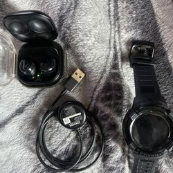 Samsung Galaxy Watch 4 46mm Bluetooth+LTE And Samsung Galaxy Earbuds With Charger And Case