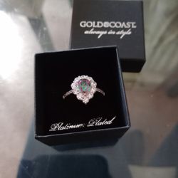 Beautiful Platinum plated Ring... Size 8