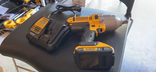 1/2 in. Impact Wrench w/ 20-Volt MAX XR Li-Ion Battery 2 Ah & Charger