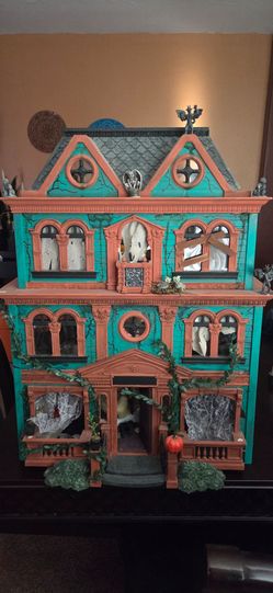 Fully Furnished Halloween Doll House-repainted
