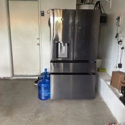 LG Refrigerator New