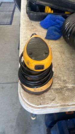 DeWalt sander works great nothing wrong with it