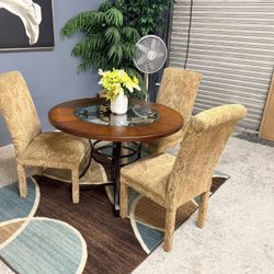 Nice Dining Room Table Set With 3 Chairs - Delivery Available 