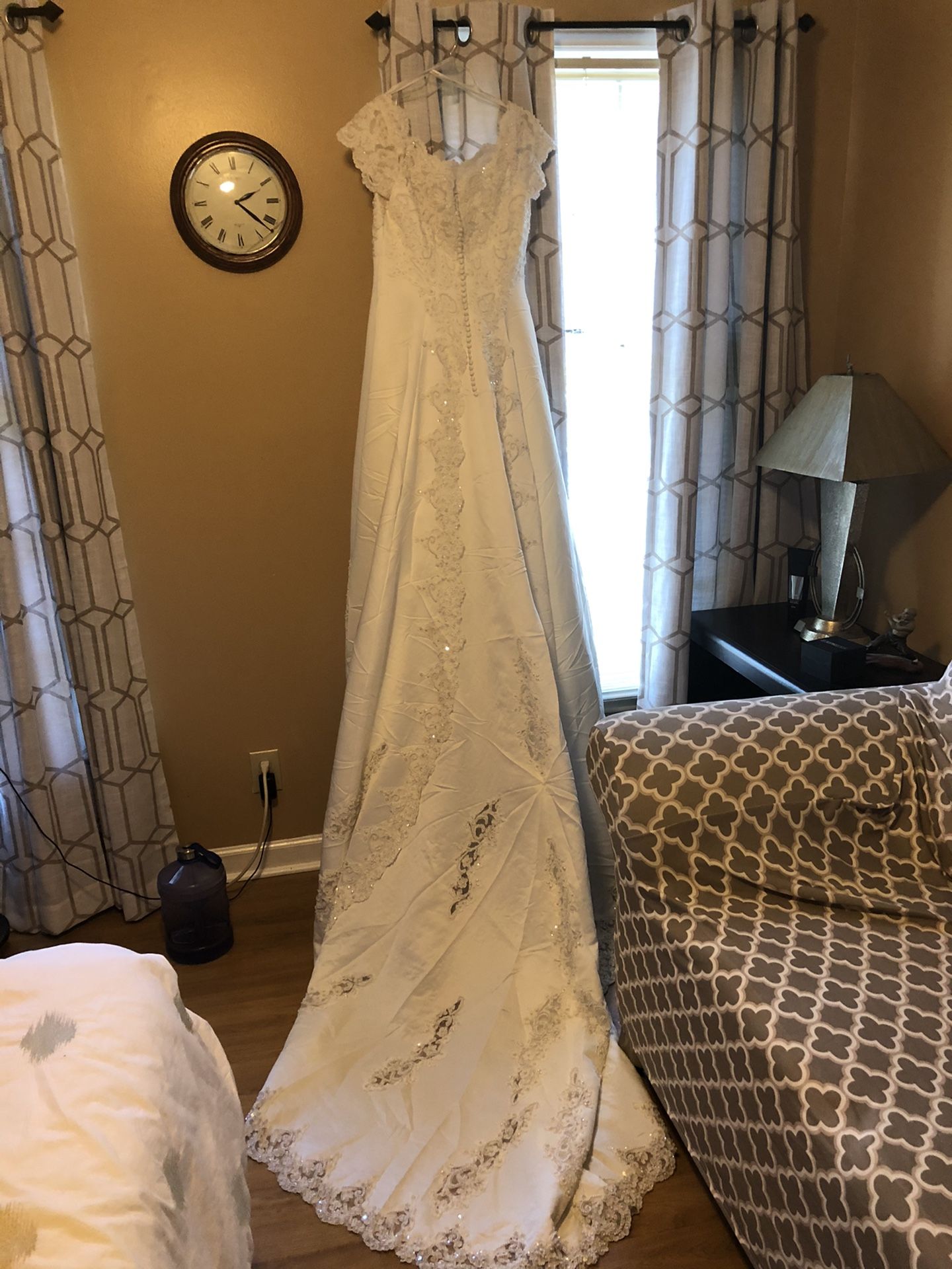 Nearly new wedding dress