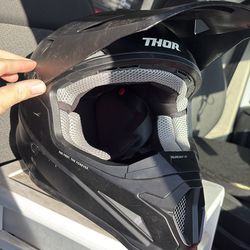 Thorn Helmet L