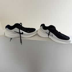 Nike Men’s Shows Size 13