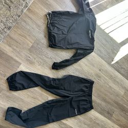 Hot Suit Size L (92026 -Near Police & Fire HQ)