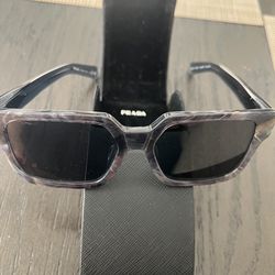 Prada sunglasses , original Prada with case very well taken care of ,
