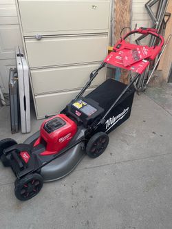 Milwaukee M18 FUEL Brushless Cordless 21 in. Walk Behind Dual Battery Self-Propelled Mower (Tool-Only)