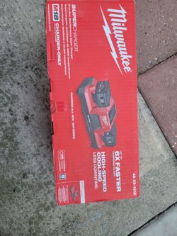 Milwaukee M18 Dual Bay Super Charger