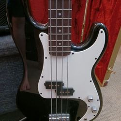 Fender P-Bass w/ Case & Cables