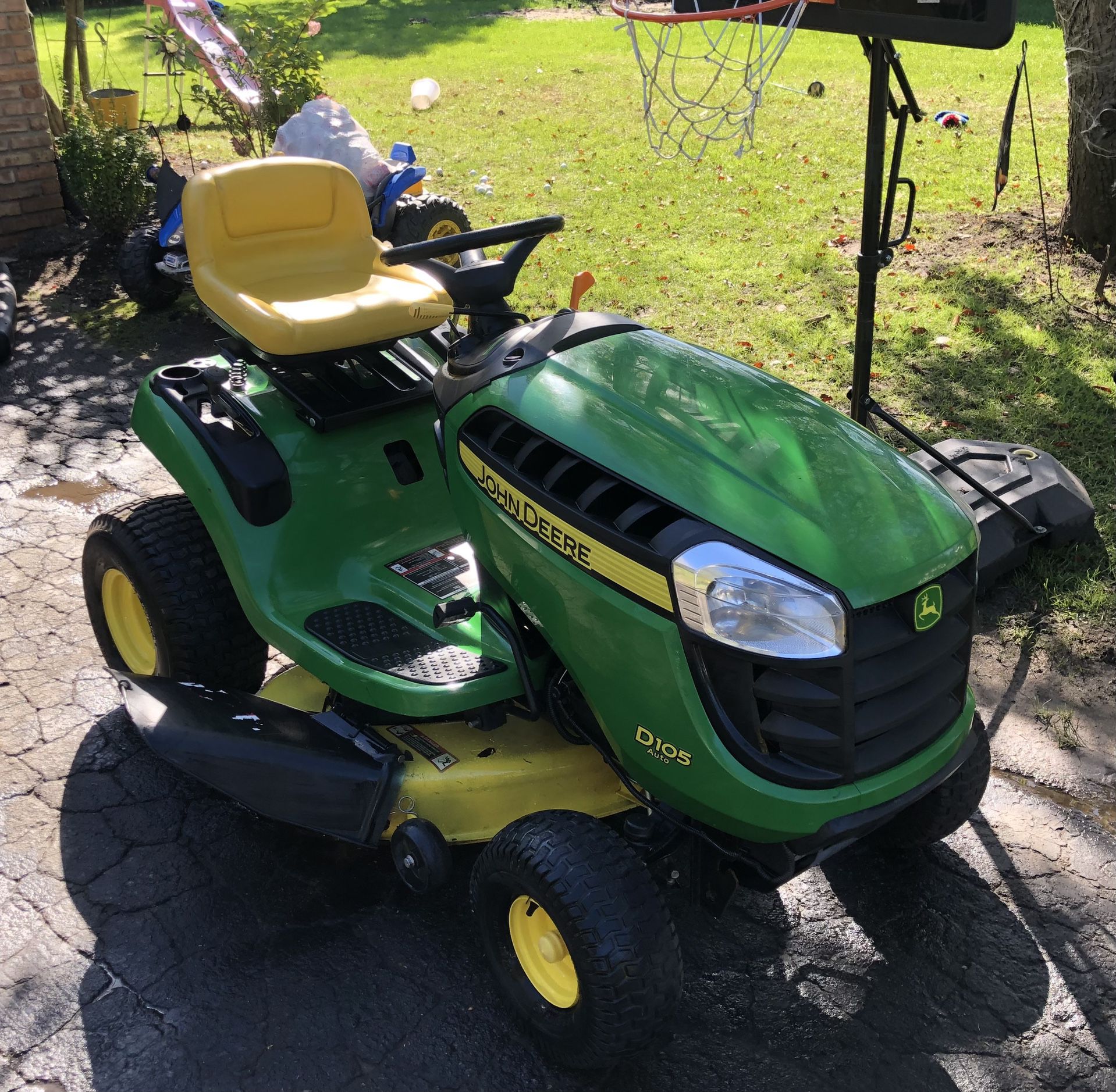 2017 John Deere 42” 200hrs Riding Lawn Mower $950 Delivered 