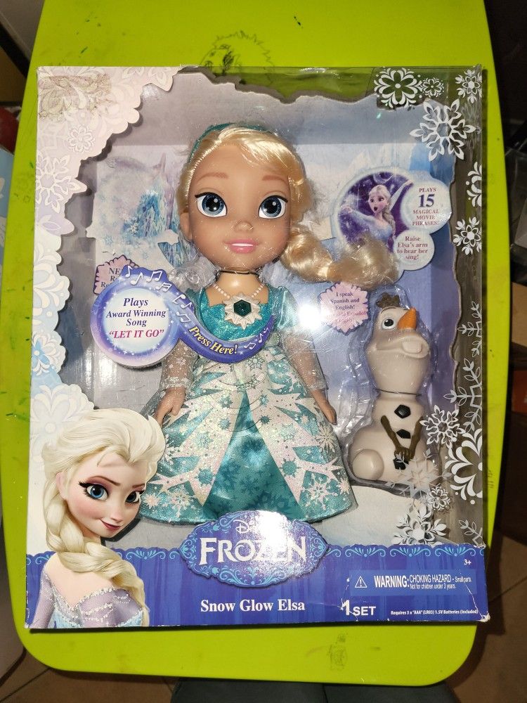 Disney Frozen Snow Glow Elsa Singing Light Up Doll New