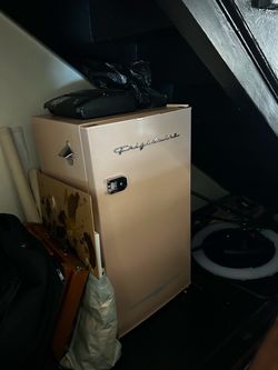 Frigidaire Retro Mini Fridge