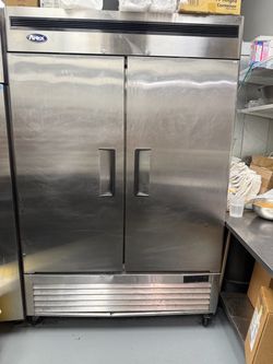 Commercial freezer