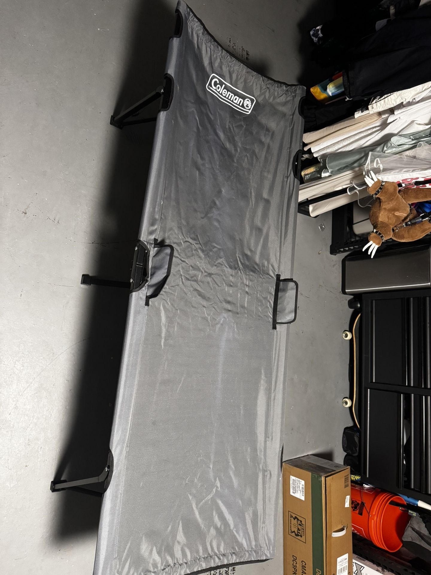 LARGE COLLAPSIBLE FOLDING CAMPING COT BED- Coleman brand