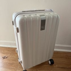 Hanke Carry-On Suit Case