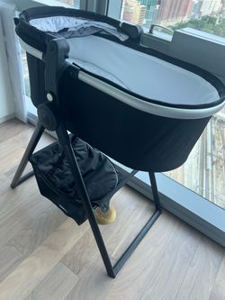 Mockingbird bassinet with stand