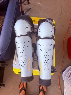 Race Face leg/shin protection