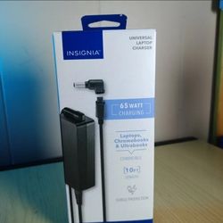 Insignia Universal 65W Laptop Charger 10 FT length
