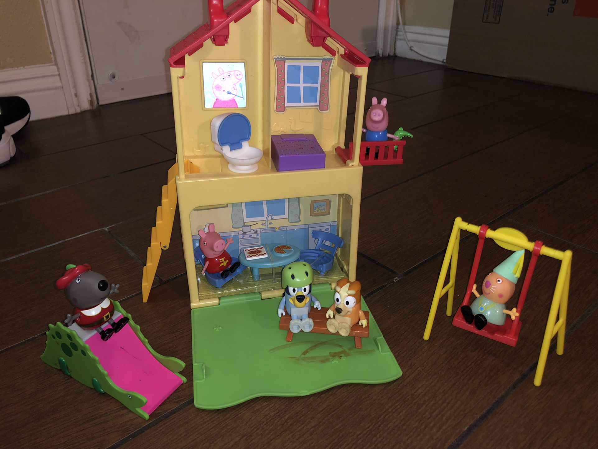 Peppa Pig Dollhouse & Accessories 