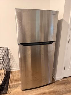 Frigidaire Stainless Steel Top-Freezer Refrigerator