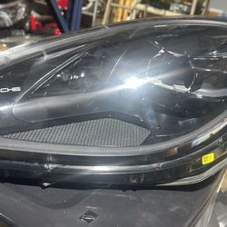 2019 - 2021 Porsche Macan OEM Driver Left Full LED Headlight 