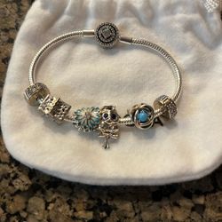 Pandora Bracelet W 6 Charms