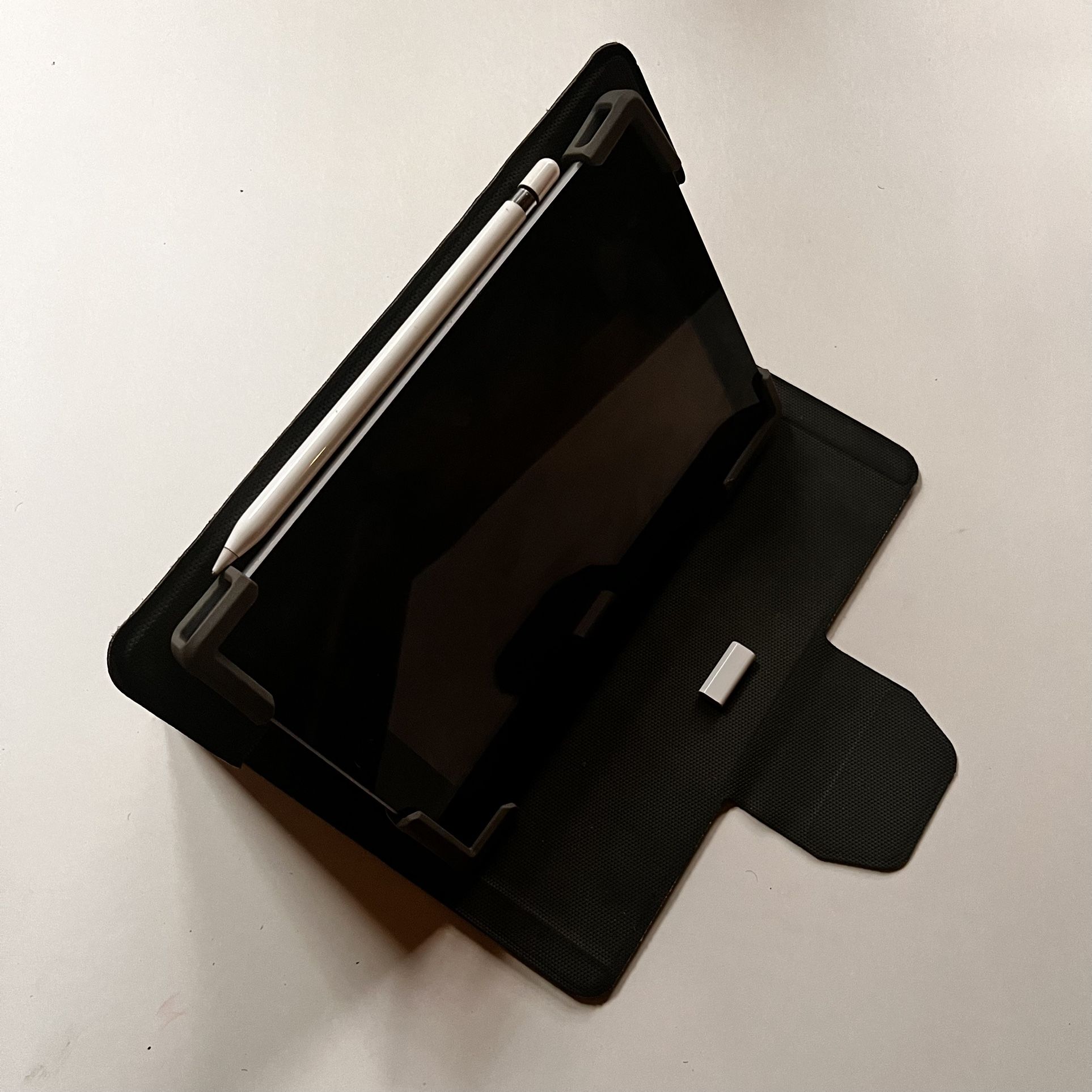 *iPad 7th Gen (Works!) + iPad 8th Gen (Parts/Repair) - $200 OBO*