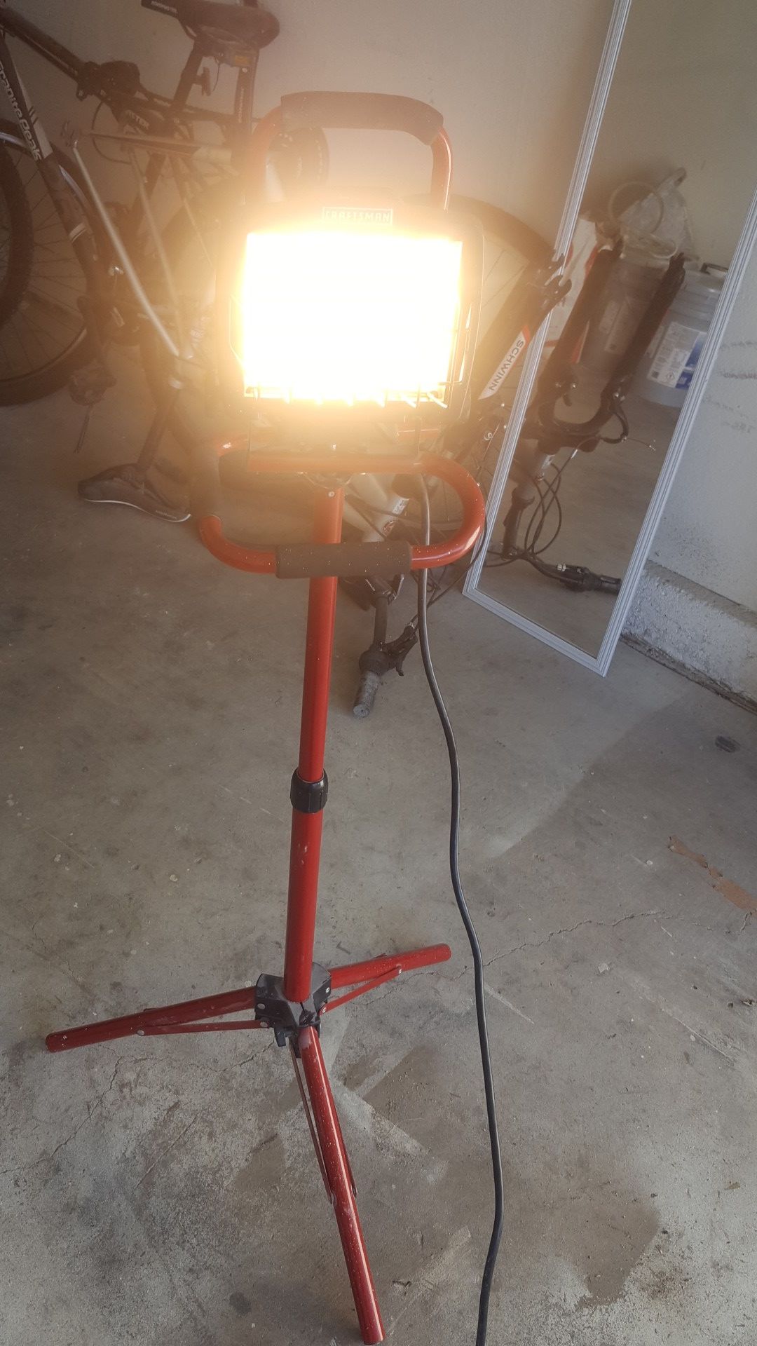 Craftsman light stand/lampara de trabajo