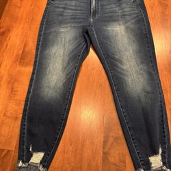 Woman’s Kancan Ankle Crop Jeans Shipping Available 