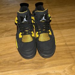 Jordan 4 Yellow Thunders 2023