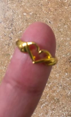 Gold-Tone Heart Ring. Size 5