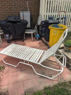 chaise lounge chair