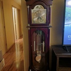Grandfather Clock Excellent Condition.