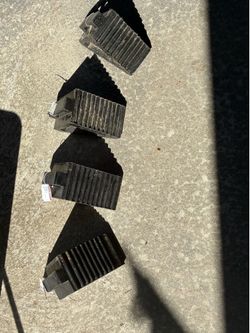 Heavy-Duty Rubber Wheel Chocks