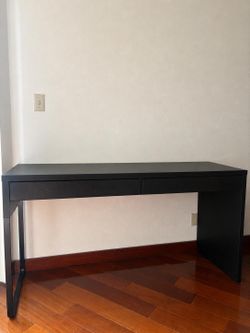 Black Desk with 2 Drawers