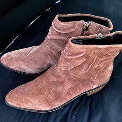 Beautiful Above The Ankle Boots Size 5M Women