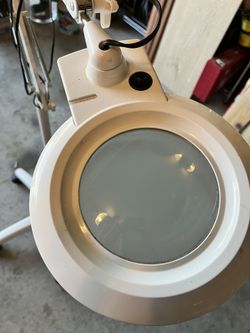 Magnifying Glass With Light On Wheels