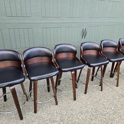 Swivel Leather Bar Stool with Solid Wood Legs