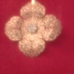 Gold Lace Look Hair Clip With Faux Diamond Accentsm