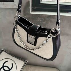 Fashionable Shoulder Bag 