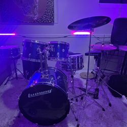 Ludwig accent drum set is for sale 