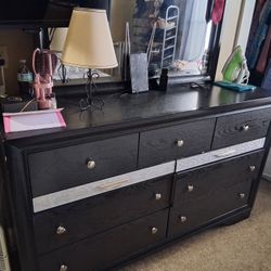 Queen Bed 