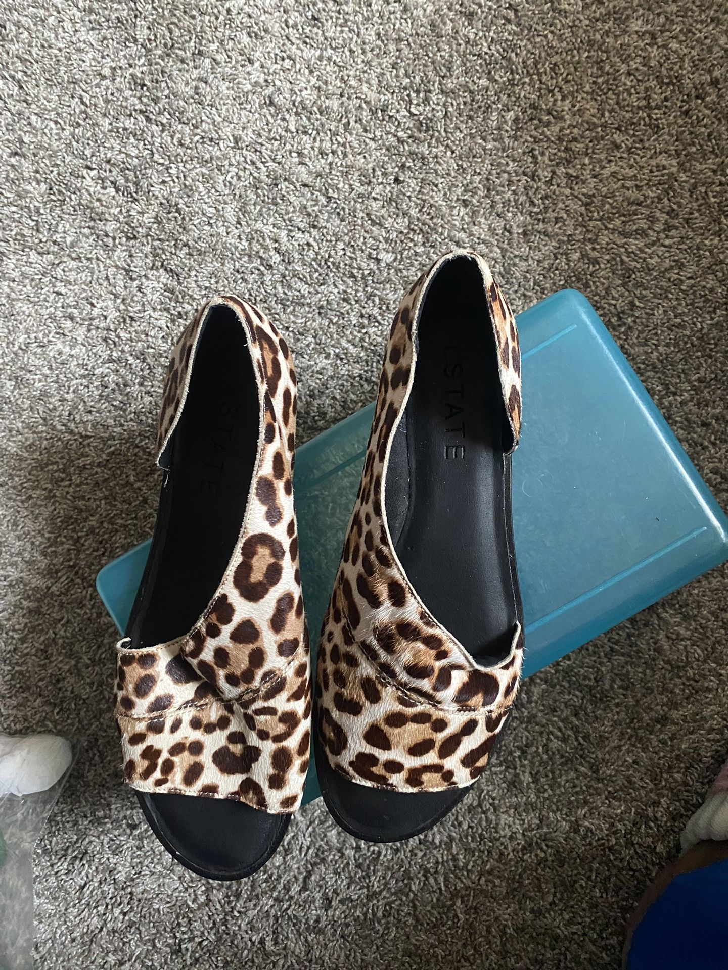 1.STATE CELVIN LEOPARD PRINT FLATS