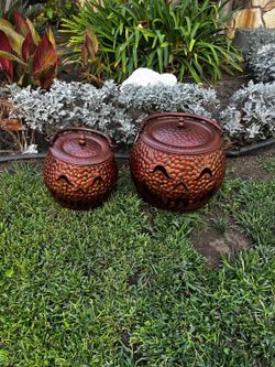Pumpkin 🎃 Decorations SET Of 2” Material:Metal set 2 Small.6.75Lx6.5W Medium 10.5Lx9W