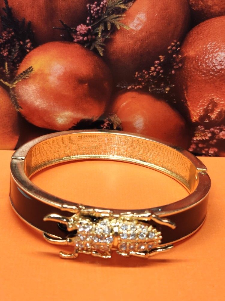 #1982, VINTAGE INSECT  BEETLE BANGLE 1960's CUBIC ZIRCONIA STONES.
