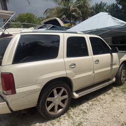 05 Escalade 